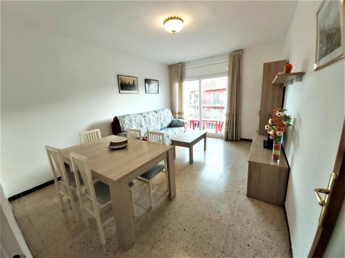 Diana Apartamento Con Terraza Muy Cerca Del Mar Pineda de Mar Exterior photo